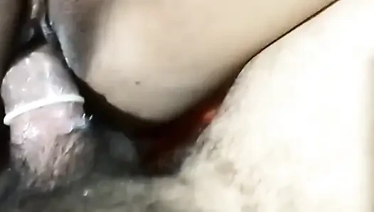 Hintli kız anal yeni seks yaparken yüksek sesle inliyor
