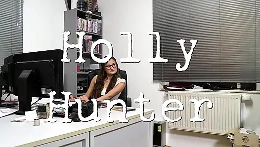 Ateşli ve seksi esmer ofiste büyük yarakla anal sikişmeyi seviyor