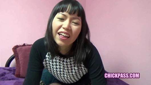 Yuka Ozaki sert bir yarakla sikiliyor