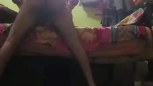 Hintli soniya yenge sikişiyor