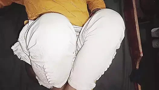 Hintli yaşlı adam monester yarakla sert sikişiyor genç yaştaki kız amcık yalıyor köpek videosu