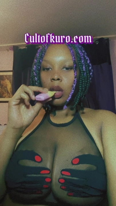 Sigara içme fetişi - vaping - büyük memeler abanoz domme kızdırmak - nefes almak - dijital tanrı kuro