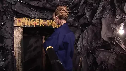 Milf sekerek kedi üzerinde bir büyük horoz için bir cumshot