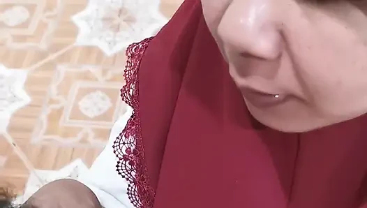 Hizmetçi kendini suçlu hissetti, bu yüzden efendisinin emirlerine uymak zorunda kaldı.
