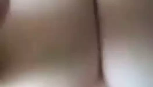 arkadaşım.d vücudunu gösterir