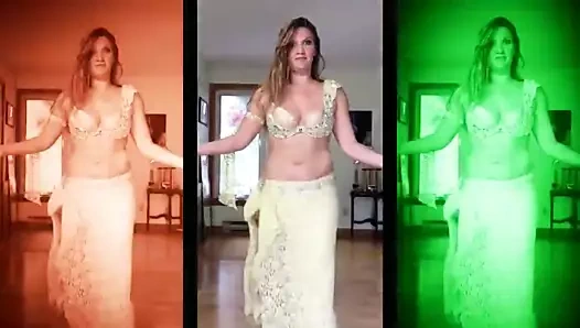 Güzel, çarpıcı, sevimli, busty dansözler