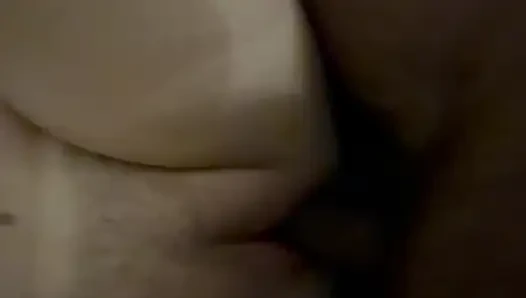 Kocam büyük zenci yarağı tinder arkadaşım beni sikerken göğüslerimi sallıyor