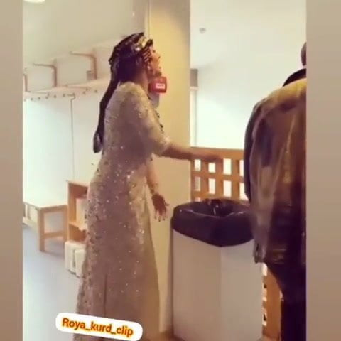 Güzel kürt kraliçesi güzel kürt parlak elbiseli