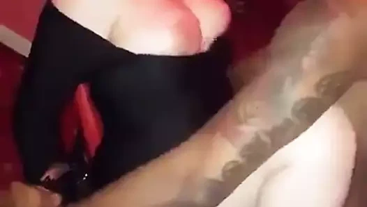 karısının bir arkadaşı var