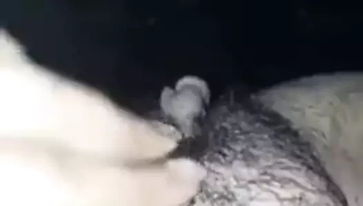 Bangladeşli kız parmaklar sevimli kedi