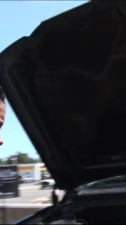 Обязательный для обмена момент из "Черноволосая латинская шлюшка с маленькими натуральными сиськами снялась на улице"