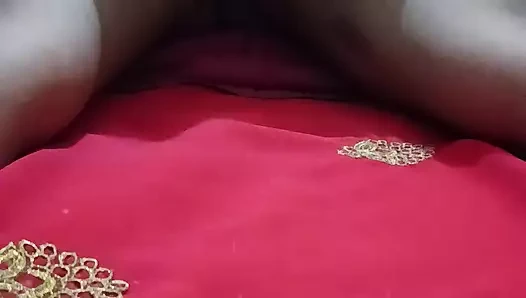 Hintli desi çiftin yatak odasında romantizmi