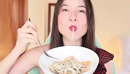 Mukbang spagetti - mukbang videoları mevcut