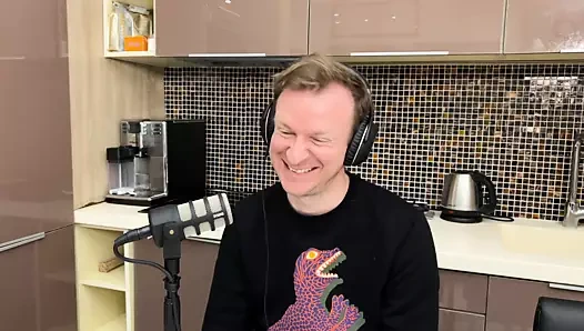 Lustcast - kızıl saçlı scarlett jones pornodaki deneyiminden bahsediyor