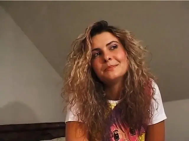 Güzel memeli genç kız ilk seçmelerini yapıyor