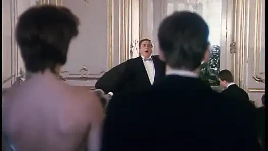 Büyük klasik anal sikiş seksi sarışın yarak emiyor
