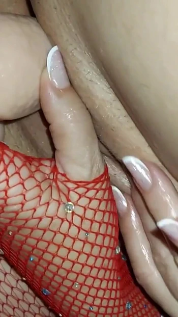 Обязательный для просмотра момент из "Двойное проникновение зрелой милфы, анал и киску, трахнутый большим членом и большим дилдо"