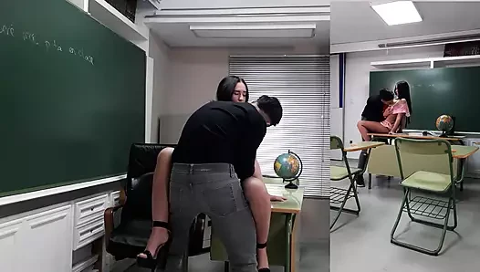 Edepsiz sapık öğretmen okulda genç minyon öğrenciyle sert sikişiyor