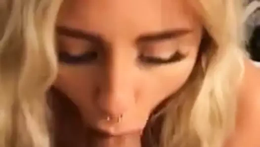 Bir sarışın hatun tarafından sıcak bj becerileri - pov