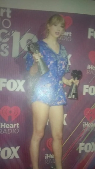 taylor swift üzerinde boşalmak