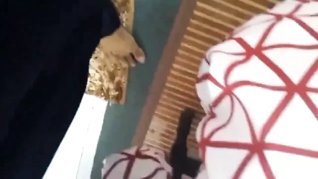 Tesettürlü Endonezyalı Müslüman boşalıyor