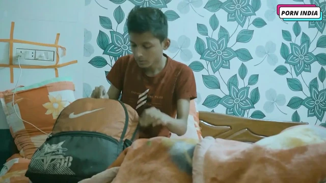 Üvey anneyle banyoda ateşli seks