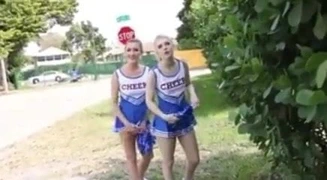 Ponpon kızlar koç tarafından becerdin