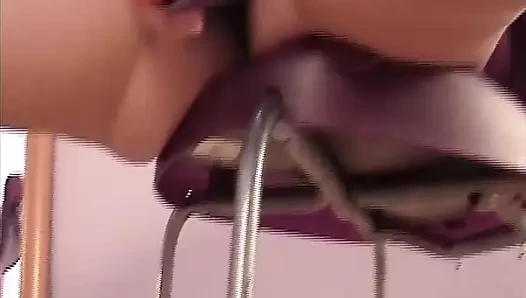 Kıllı esmer mor dildo ile azdırıyor yakın çekim