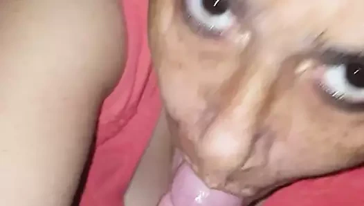 Evli kadın sakso çekiyor