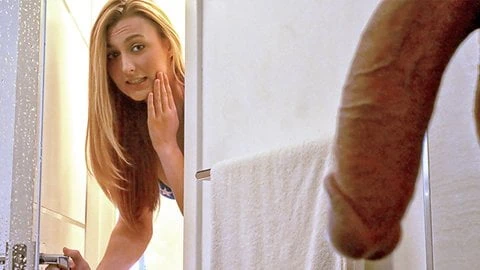 Spyfam - üvey kızkardeş anma gününde üvey kardeşime hizmet ediyor