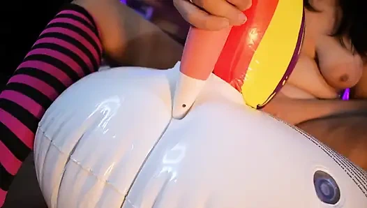 Dildo ile sikiş ve şişme tek boynuzlu at - bunny looner