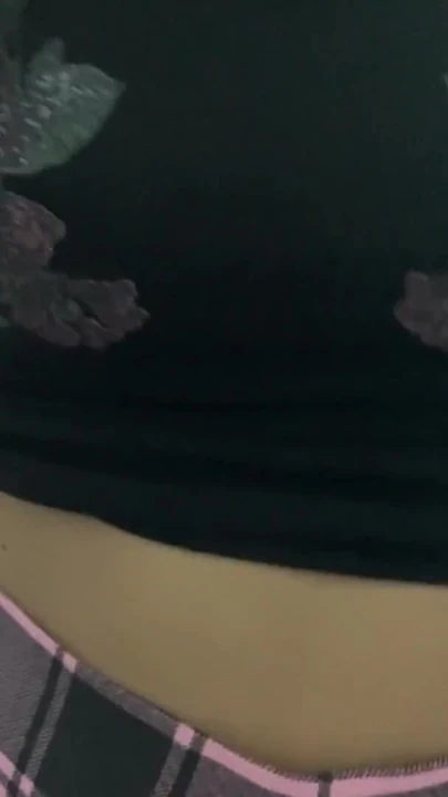 ISLAK KıZ ÖĞRENCI (18 YAŞıNDAKI KıZ) BANYO YAPıYOR VE SONRA ODAMA GIRIYOR, MÜKEMMEL MEMELER. | Klip 2