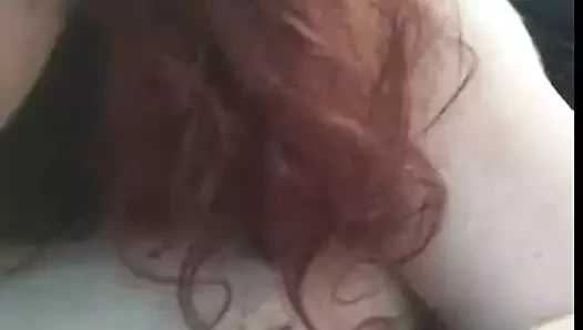 Une rousse qui sait bien sucer