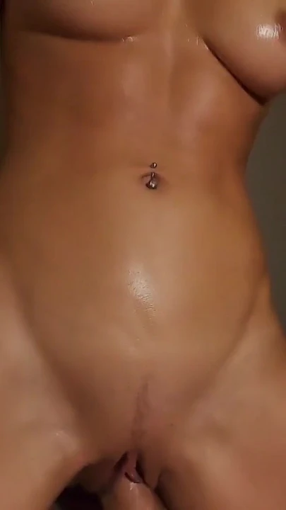 Эпический момент из "Намазанная маслом подруга скачет на большом хуе"