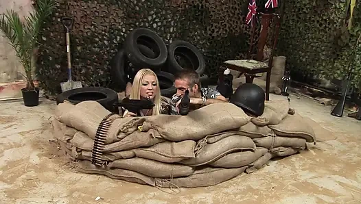 Ordu güzelleri şanslı bir adamın yarağını paylaşıyor