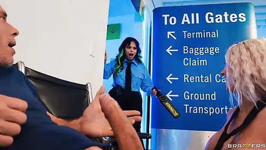 Havaalanı güvenliği yarak bırakmıyor havaalanı güvenliği yaraksız brazzers bırakmıyor