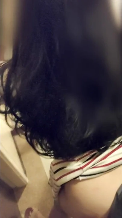 Pinay ateşli evli kadın kocasının odasının dışında aile şoförünü sikiyor - aldatan kız | Klip 2