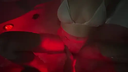 Üvey kız kardeşimle ateşli jakuzi - üvey erkek kardeş karşı koyamadı