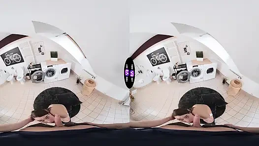 Elena Vedem'in çıplak çamaşır numarası onu sert sikiyor - teenmegaworld