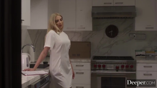 Derin. Yaramaz hemşire Kenzie bir hastayla