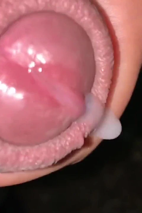 Boşalma öncesi ve boşalmalı yakın çekim glans - twink büyük yarak