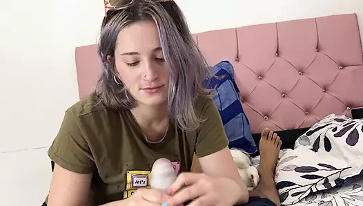 Üvey kız kardeşimi izlerken mastürbasyona dayanamadım