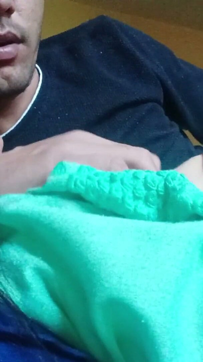 Azgın kız arkadaş erkek arkadaşıyla çok tatlı öpüşüyor ve göğüslerini emiyor | Bölüm 1
