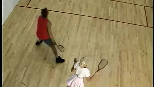 Muhteşem lezbiyen sporcular 69 birlikte ve güzel büyük seks oyuncaklarıyla sikişiyor