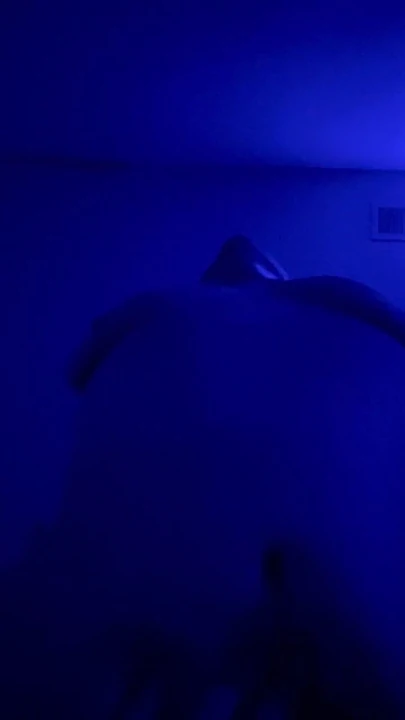 Скачу на большом члене