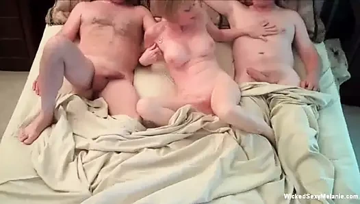 amatör büyükanne için yorucu üçlü