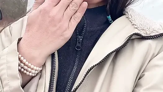 Dışarı Çıkıp Işeyen Amcık Ortaya Çıkıyor