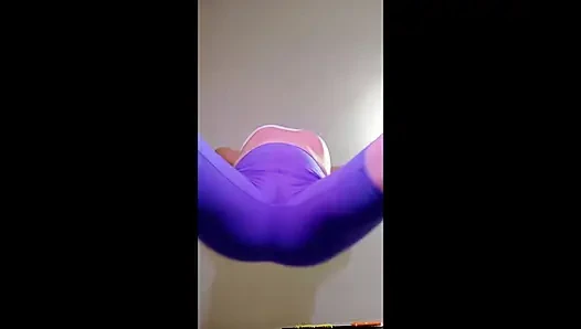 İnce Milf (Orta Yaşlı Kadin) erotik egzersiz