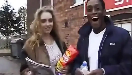 Büyük Omar'ın İngiliz maceraları: götünü bozan kızlar