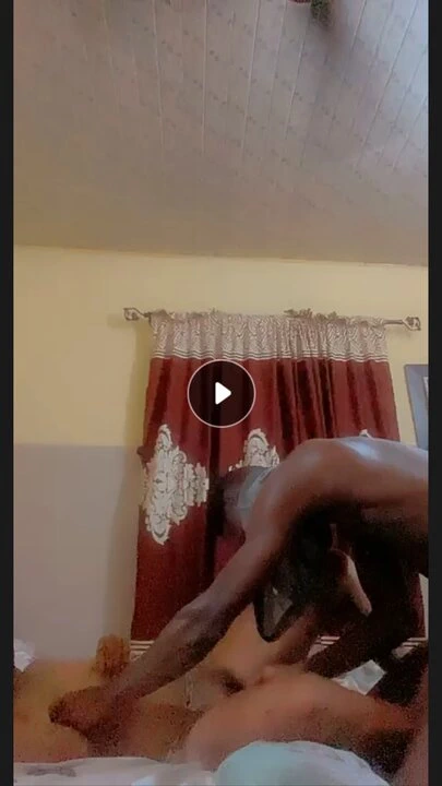 Maryjane'in bobby johnson'la nefis bir parmak sikişme egzersizi yaptığı güzel bir zaman. parmakla vurulmayı sever.